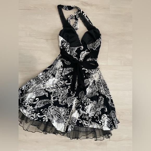 Speechless Black & White Floral Pattern with Tulle Halter Dress - Picture 2 of 3